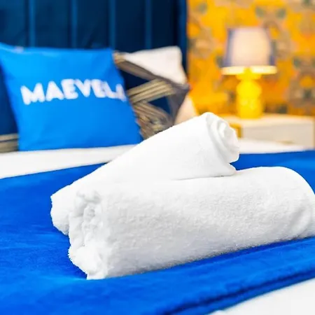 1 Night Stays - Stylish 4 Bed House W/garden ✘ Sleeps 9 - Salford ☆ Free Parking → Smart Tvs In Every Bedroom ☆ Free Netflix ✪ 6 Min To Centre, Close To Trafford Centre, Etihad Stadium, Arena, Clubs & More!