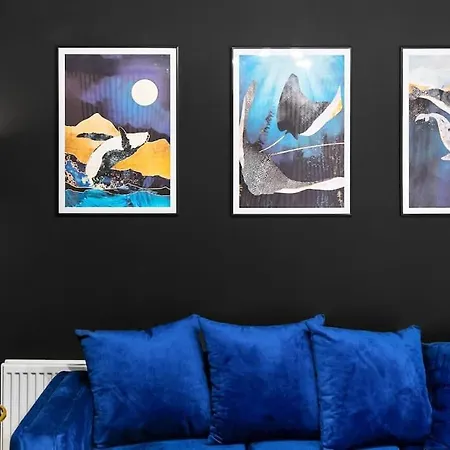 Hébergement de vacances 1 Night Stays - Stylish 4 Bed House W/garden ✘ Sleeps 9 - Salford ☆ Free Parking → Smart Tvs In Every Bedroom ☆ Free Netflix ✪ 6 Min To Centre, Close To Trafford Centre, Etihad Stadium, Arena, Clubs & More! *