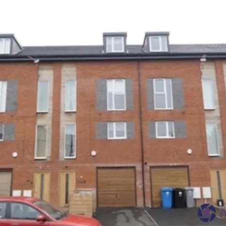 Homestay Comfortable En-suite Double Room-m16 *