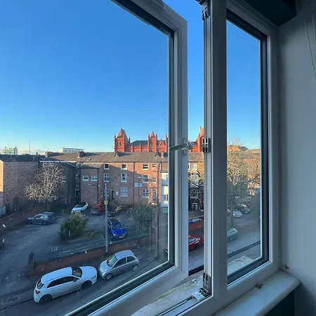 Comfortable En-suite Double Room-m16 * Manchester