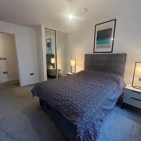 High End 2bed Duplex Apt With Top Floor Terrace Near City Centre Salford