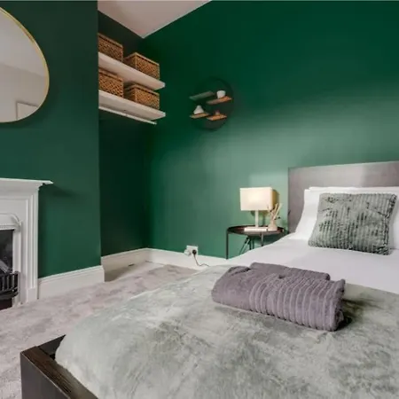 Elegant From * Manchester