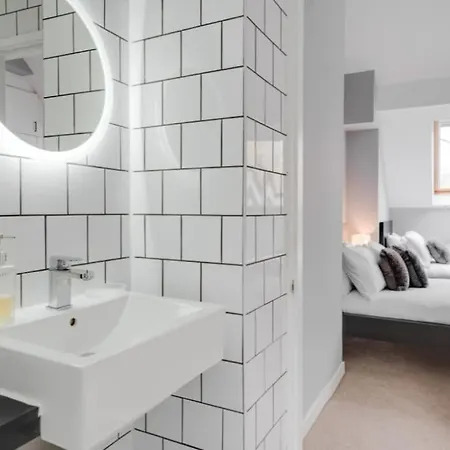 Elegant From * Manchester