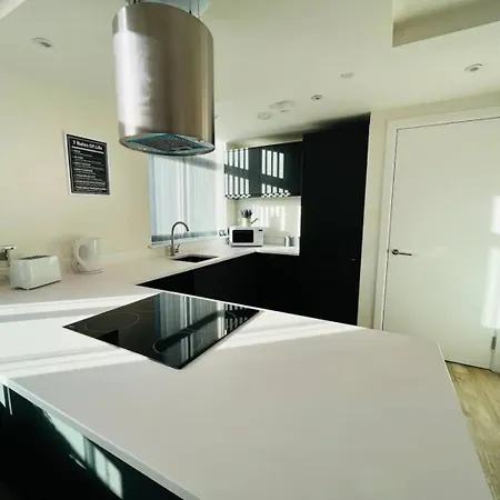 Beautiful 3br Penthouse In Old Trafford