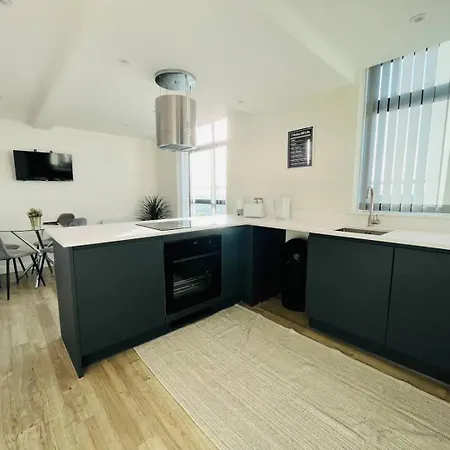 Beautiful 3br Penthouse In Old Trafford