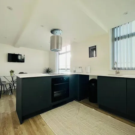 Beautiful 3br Penthouse In Old Trafford Appartement *