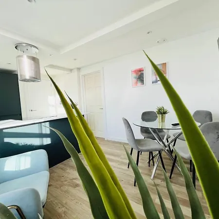Beautiful 3br Penthouse In Old Trafford Manchester