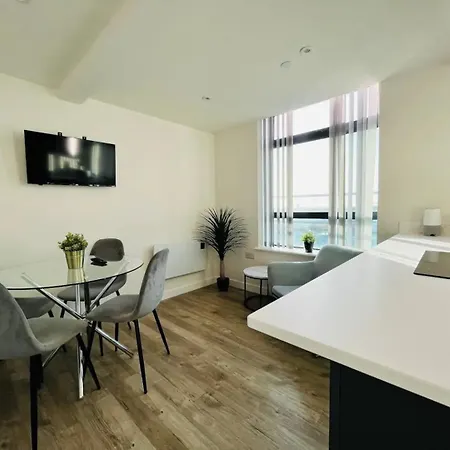 Beautiful 3br Penthouse In Old Trafford