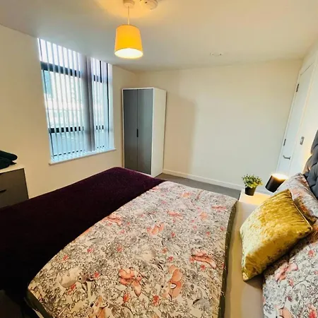 Beautiful 3br Penthouse In Old Trafford