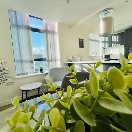 Beautiful 3br Penthouse In Old Trafford アパート