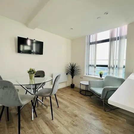 Beautiful 3br Penthouse In Old Trafford Appartement *