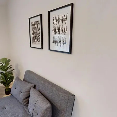 A Prestwich M25 Апартаменты