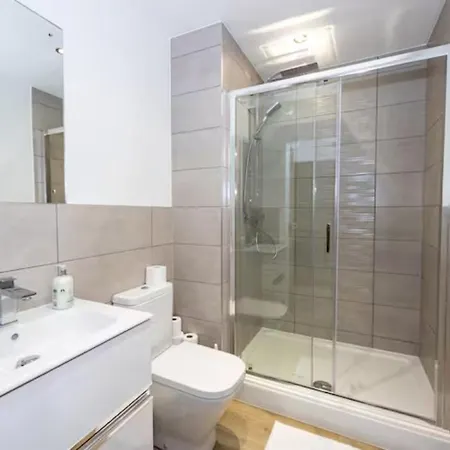 Modern 1 In Old Trafford Near The Stadium Apartment