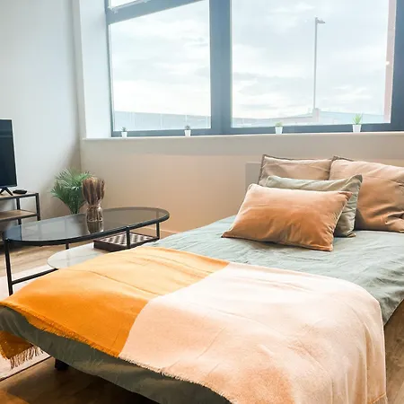דירה Bright & Cosy Penthouse In Old Trafford מנצ'סטר