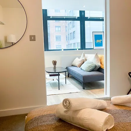 Bright & Cosy Penthouse In Old Trafford * مانشستر
