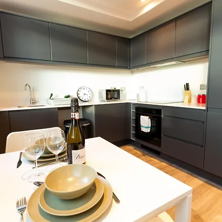 Bright & Cosy Penthouse In Old Trafford * مانشستر