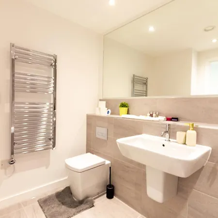 Bright & Cosy Penthouse In Old Trafford Appartement *