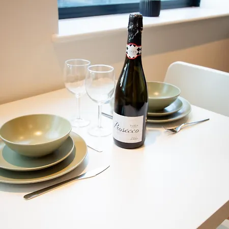 Bright & Cosy Penthouse In Old Trafford *