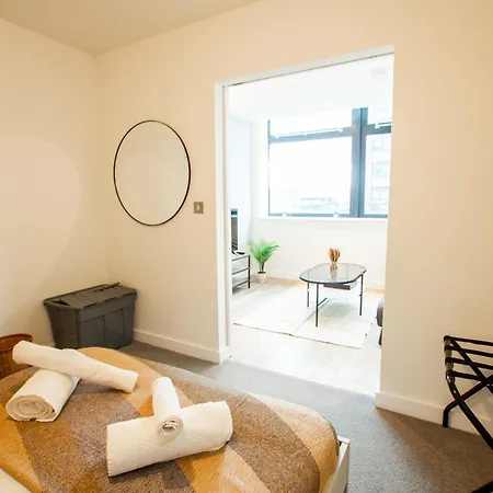 شقة Bright & Cosy Penthouse In Old Trafford مانشستر