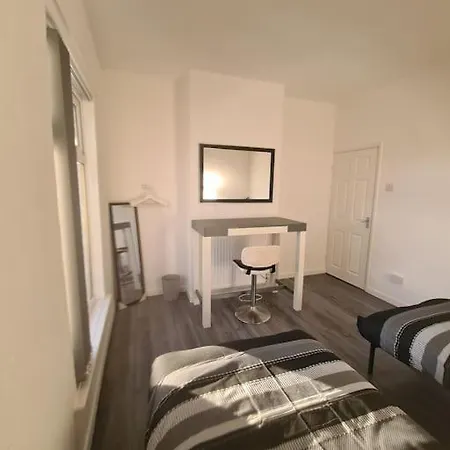 From * マンチェスター