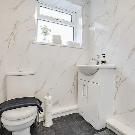 Apartment Stylish & Vibrant 2 Bedroom Retreat Manchester