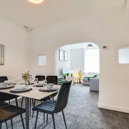 Apartment Stylish & Vibrant 2 Bedroom Retreat Manchester