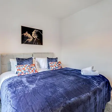 Stylish & Vibrant 2 Bedroom Retreat * مانشستر
