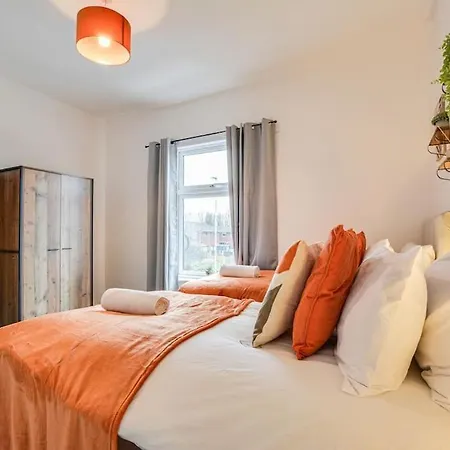Stylish & Vibrant 2 Bedroom Retreat شقة مانشستر
