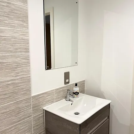 Luxury 2 King Size Beds & 2 Bathrooms Apartment