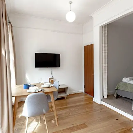 Cosy 1 Bed Apt Near City Centre *