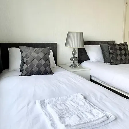 Immaculate 3-bed Travel Nest Unavailable 4* Manchester