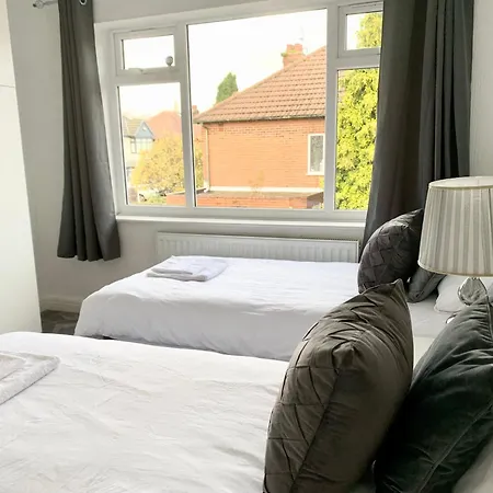 Immaculate 3-bed Travel Nest Unavailable Manchester
