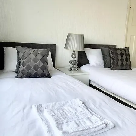 Immaculate 3-bed Travel Nest Unavailable Holiday home