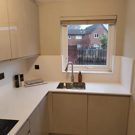 Apartment New 2 Bedroom In - Stretford - Old Trafford Close To Football-cricket Ground & Centre Manchester
