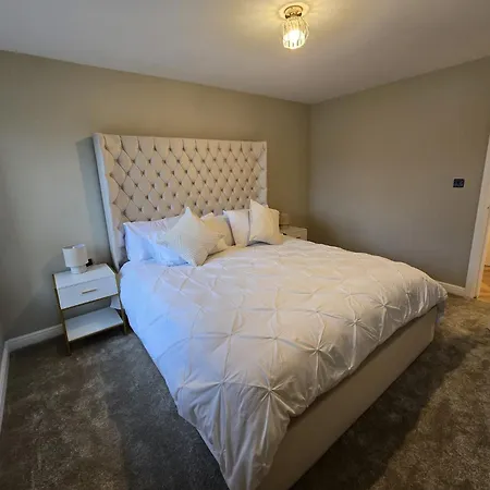 New 2 Bedroom In - Stretford - Old Trafford Close To Football-cricket Ground & Centre Apartment Manchester