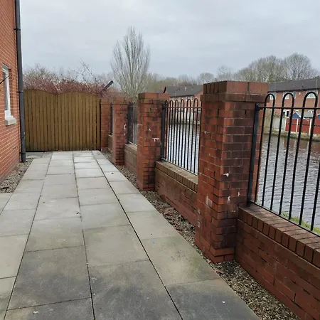 New 2 Bedroom In - Stretford - Old Trafford Close To Football-cricket Ground & Centre *