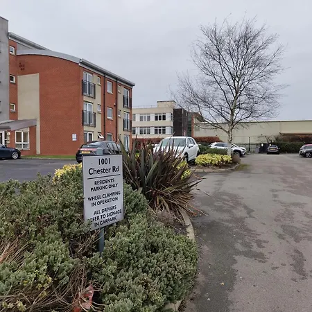 Apartment New 2 Bedroom In - Stretford - Old Trafford Close To Football-cricket Ground & Centre *