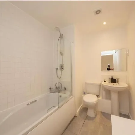 Novanest Salford מנצ'סטר