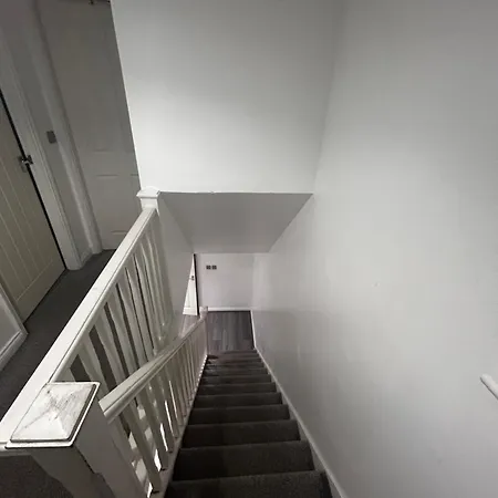Executive 3 Bedroom House Apartment *