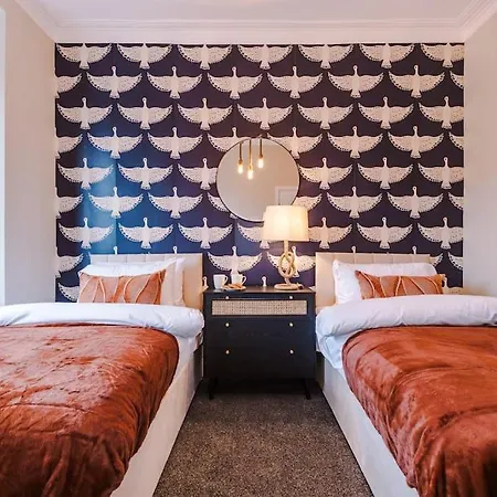 Salford Sanctuary 5 Bed House Holiday home