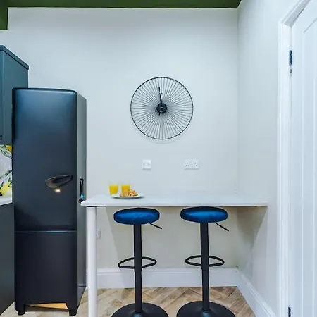 Salford Sanctuary 5 Bed House Manchester