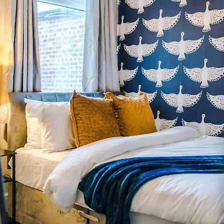 Salford Sanctuary 5 Bed House Holiday home