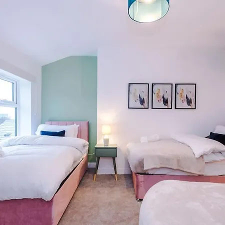 Ferienhaus 5 Bed Salford Sanctuary Retreat