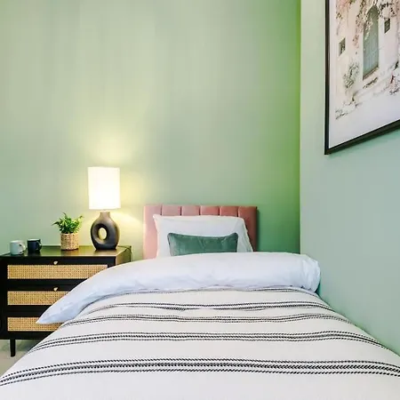 5 Bed Salford Sanctuary Retreat Ferienhaus Manchester