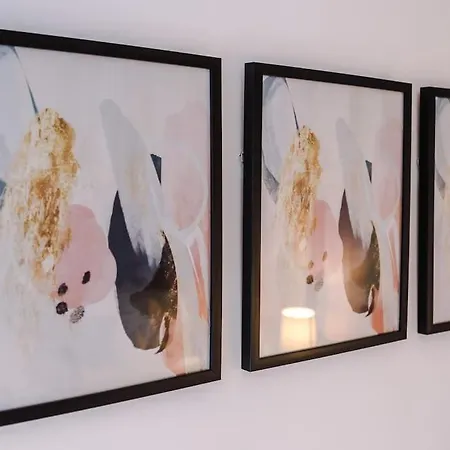 5 Bed Salford Sanctuary Retreat *