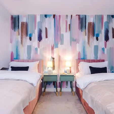 5 Bed Salford Sanctuary Retreat *