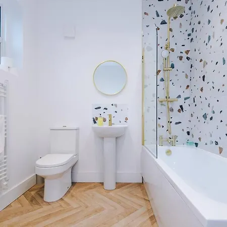 Hébergement de vacances 5 Bed Salford Sanctuary Retreat Manchester