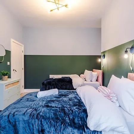 5 Bed Salford Sanctuary Retreat Hébergement de vacances Manchester