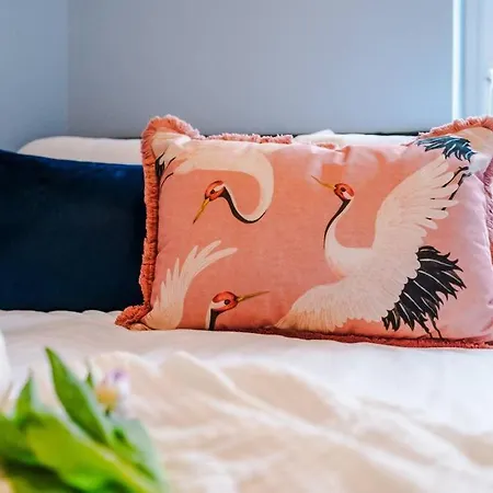 5 Bed Salford Sanctuary Retreat