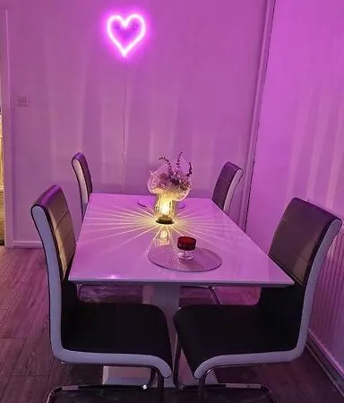 Lovely + Free Parking *